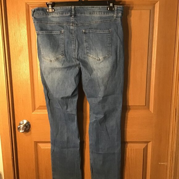 D. Jeans - Picture 2 of 2